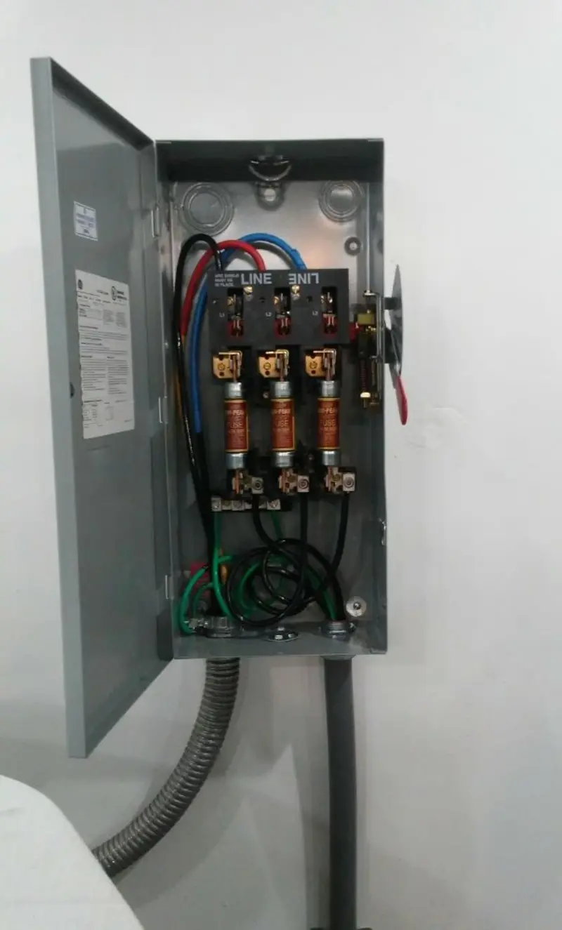 Three-phase disconnect switch installed for Electrical Wiring & Rewiring in Rainbow City